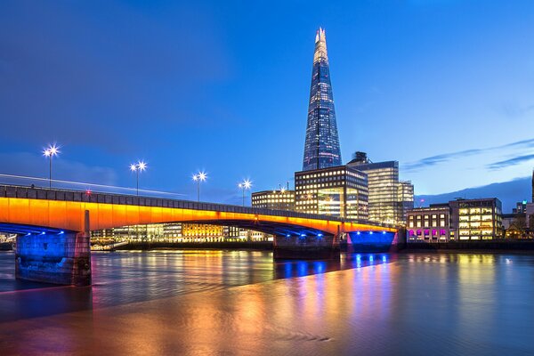 Londra Serale. Ponte sul Tamigi