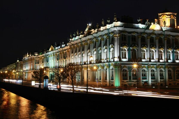 Edificio Dell Ermitage di notte