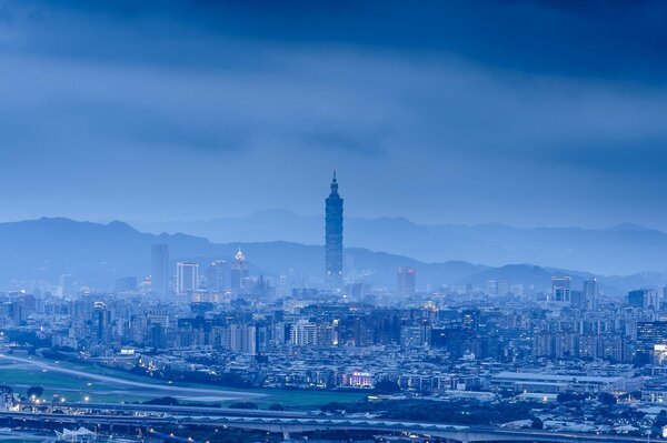 Panorama della Cina nella foschia Torre notte vista della città