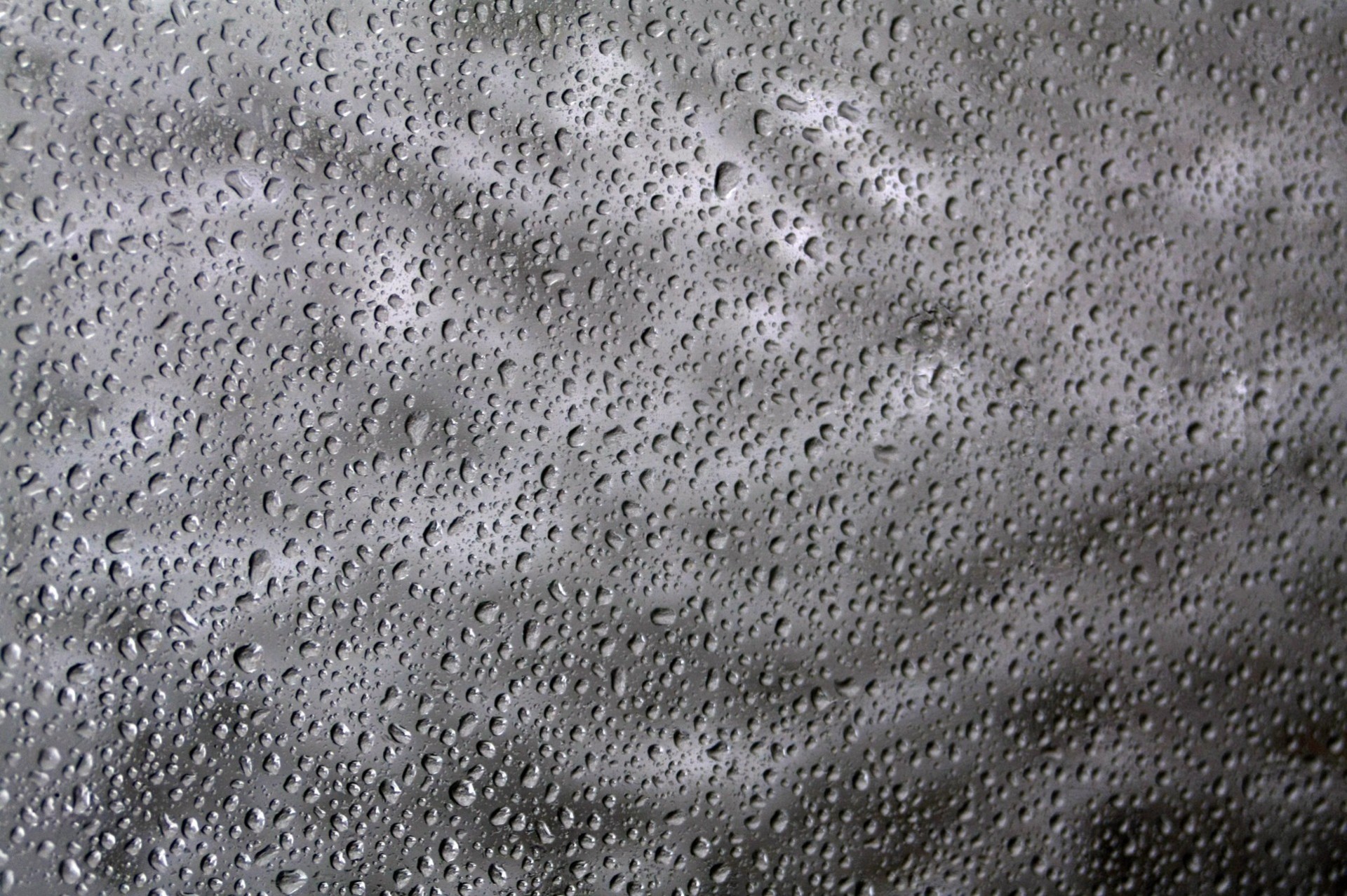 goccia pioggia acqua finestra monocromatico cade