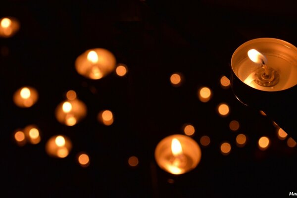 Candele accese in thermnot