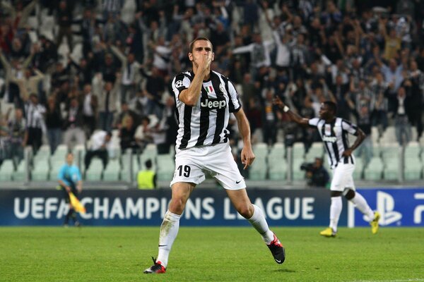 Primo piano di leornardo Bonucci sul campo