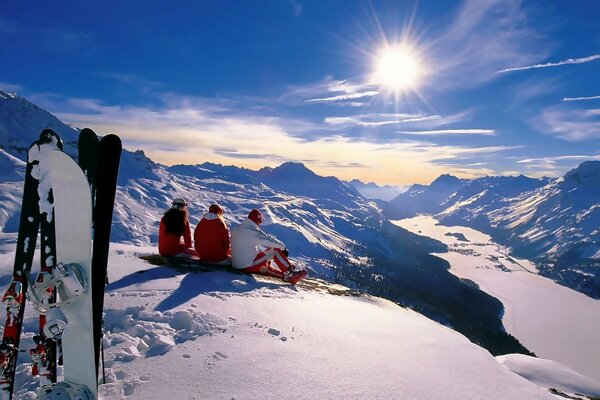 Neve sole cielo montagne