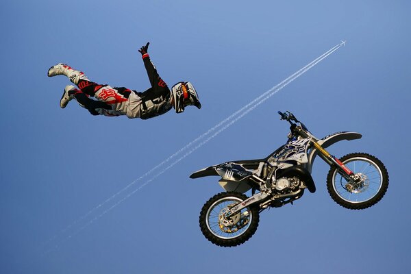 Jet e Racer nel cielo