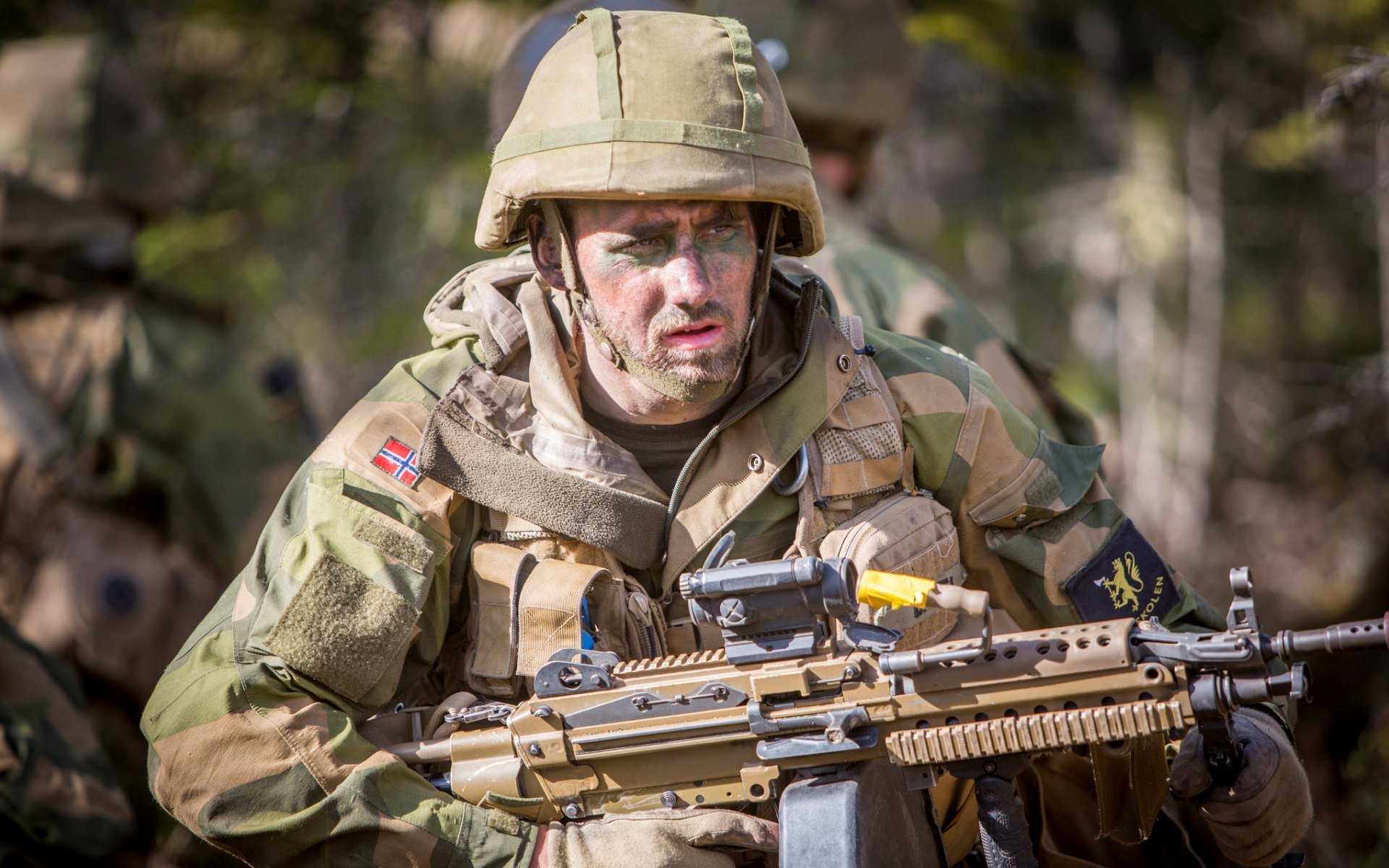 esercito norvegese soldati armi
