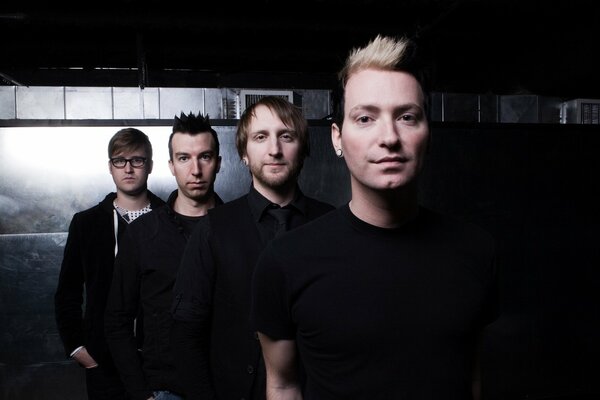 Thousand foot krutch ha recitato per la copertina del loro disco