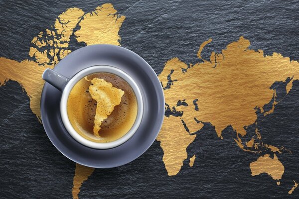 Sud Africa in una tazza di caffè sullo sfondo della mappa