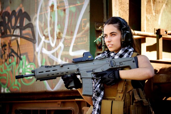 Ragazza guerriera ha le sue armi foe sfocatura