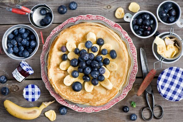 Marmellata di mirtilli e banane con pancake