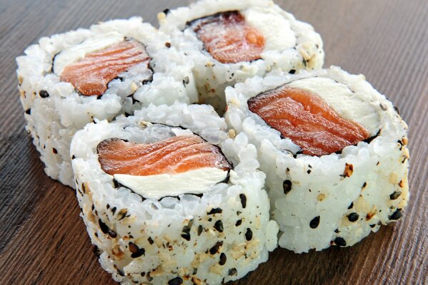 Cucina giapponese, panini, sushi pesce, riso sesamo formaggio