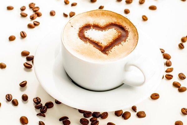 Bella tazza di caffè con motivo a cuore