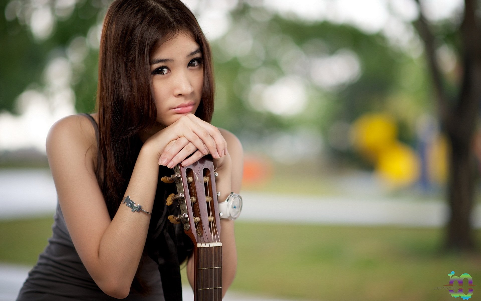 juinnie thor ragazza chitarra