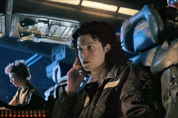 Ragazza su un astronave nello spazio