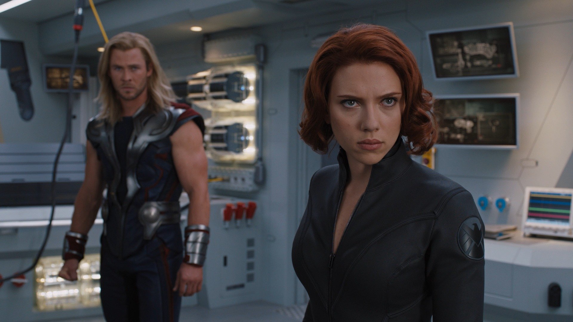 vendicatori marvel meraviglia supereroi squadra organizzazione scudo vedova nera natasha romanoff agente scarlett johansson chris hemsworth thor asgardiano dio del tuono