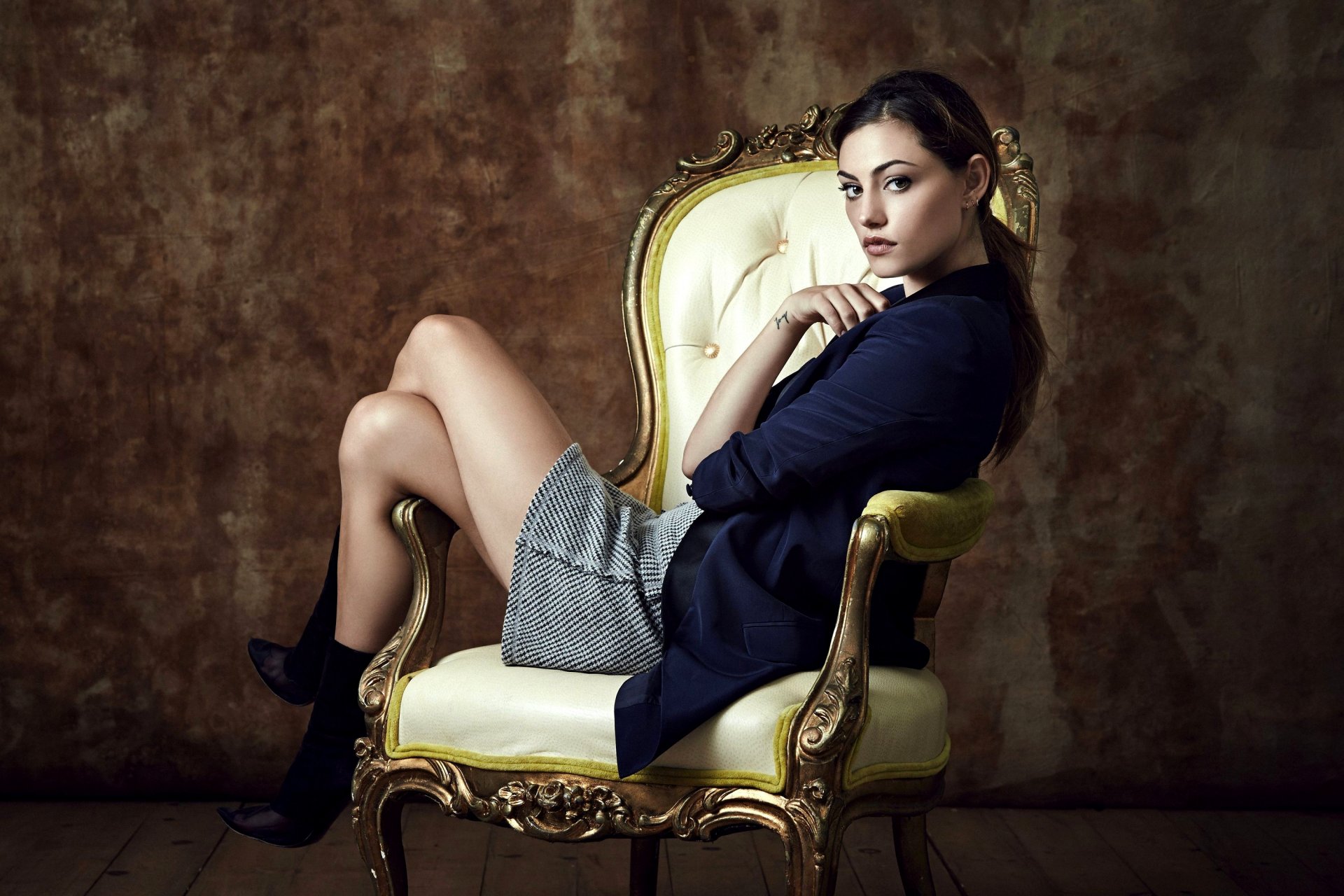 originali antichi originali serie tv haley haley phoebe tonkin attrice bruna ragazza sedia sedia