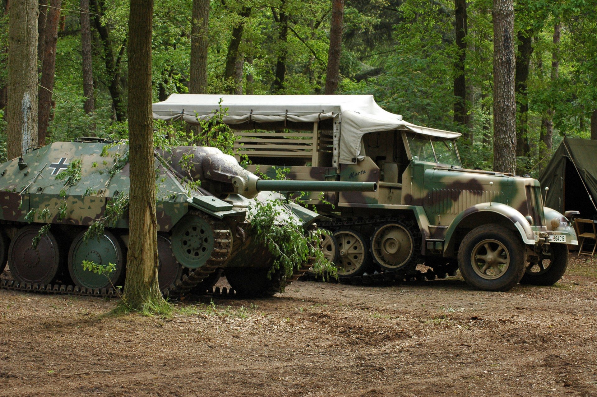 hetzer hetzer jagdpanzer 38 semovente artiglieria cingolato camion militare foresta