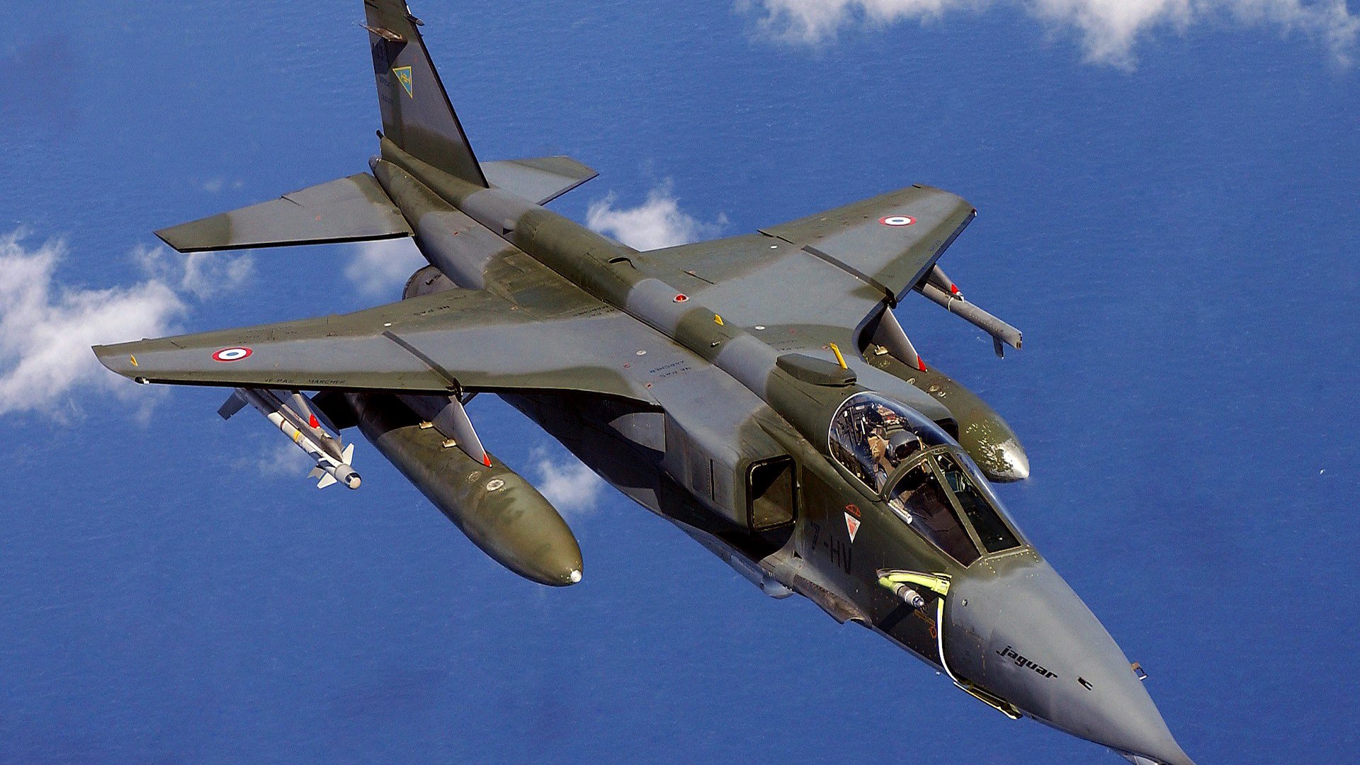 epecat jaguar caccia bombardiere aereo cielo nuvole