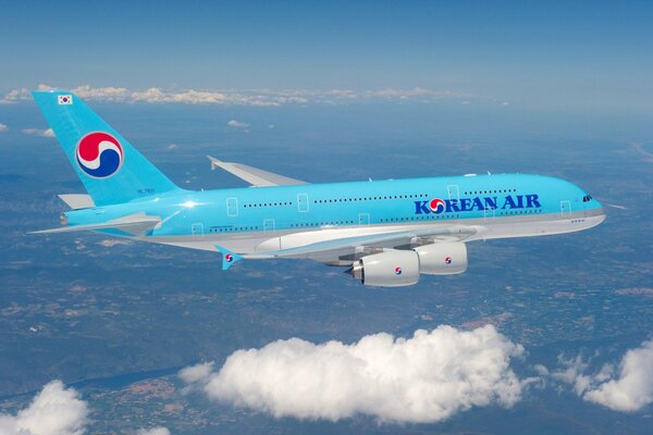 Aereo Airbus Di Korea Airlines nel cielo regionale