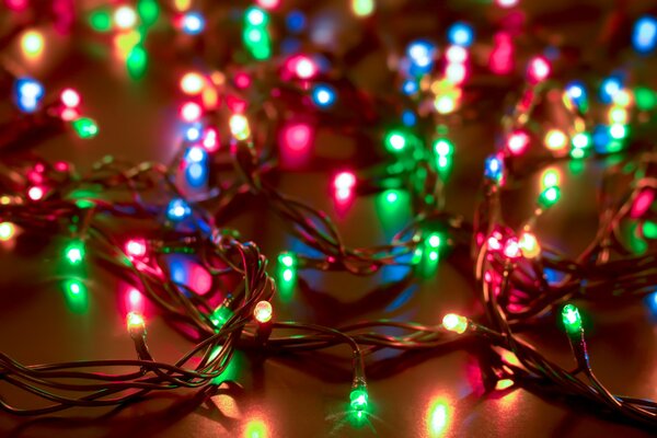 Ghirlanda di Natale colorata e luminosa