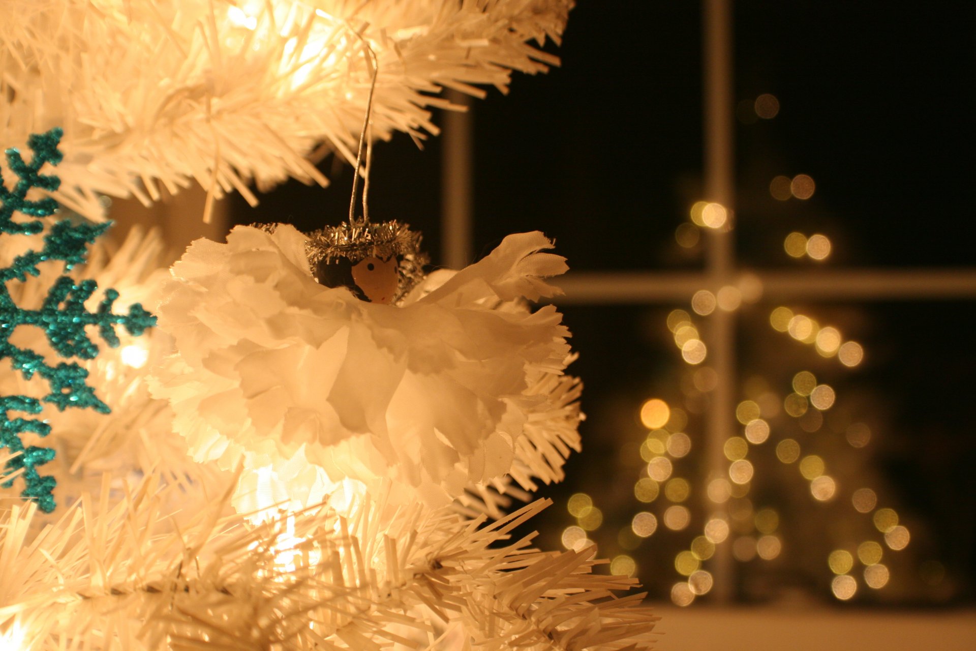 vacanza albero di natale d argento decorazione illuminazione bokeh felice anno nuovo lita