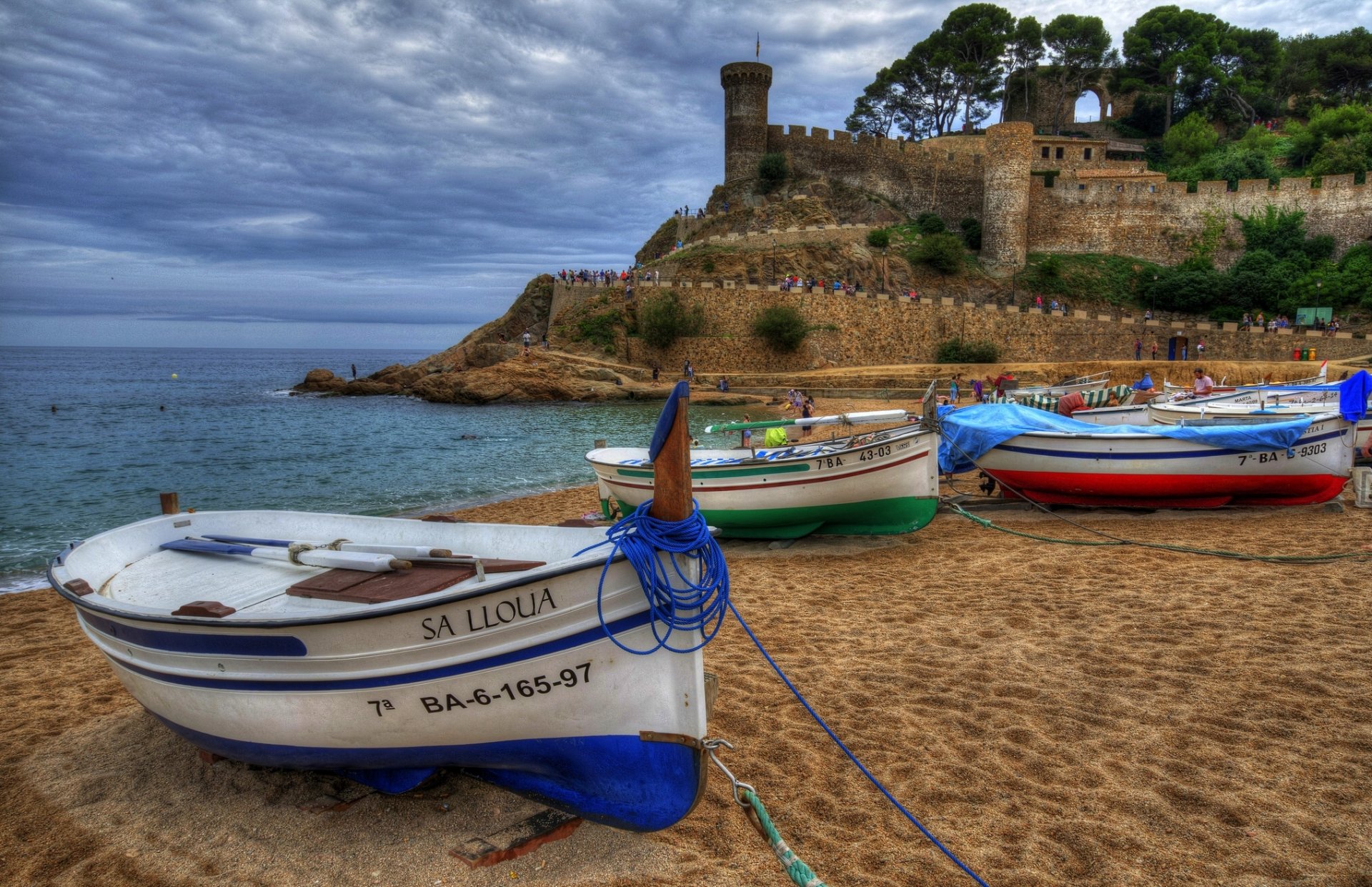 tossa de mar girona catalogna spagna costa brava vila velha mare delle baleari tossa de mar vila vella mare delle baleari fortezza mare costa barche spiaggia sabbia