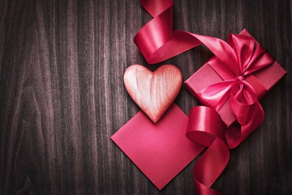 Scatola regalo rosa per San Valentino