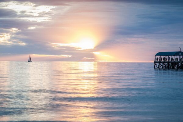 Tramonto sull oceano con molo