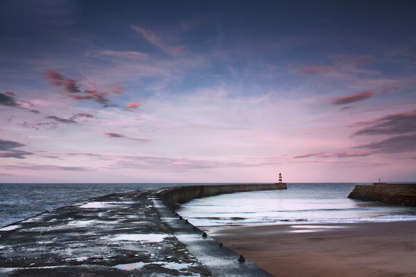 Mare molo faro tramonto