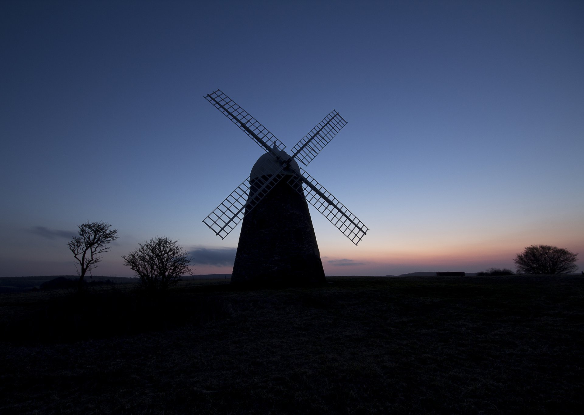 campo mulino alberi sera crepuscolo tramonto cielo nuvole