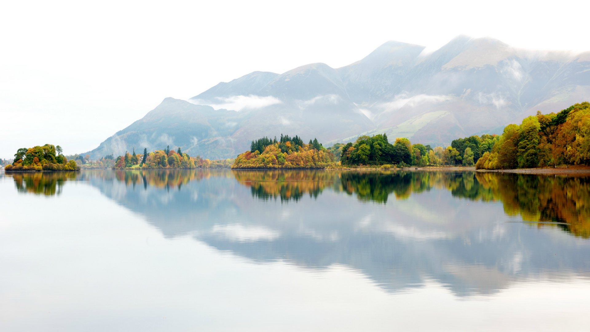 regno unito inghilterra alberi montagne nebbia foschia natura autunno lago riflessione
